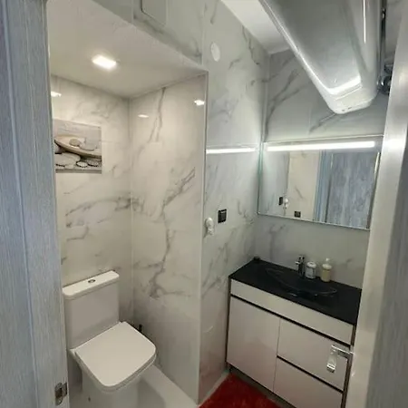 Apartamento T2 Com Terraco A 100 Metros Da Praia